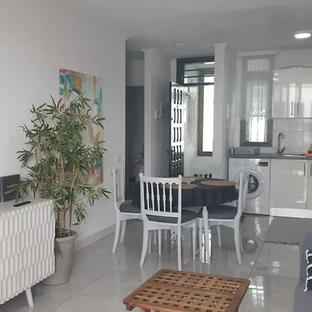 Sobre El Mar En Edificio Magallanes Apartamento *