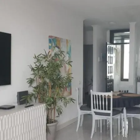 Sobre El Mar En Edificio Magallanes